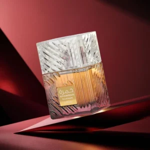 O Khamrah Dukhan de Lattafa Perfumes é um perfume oriental e especiado, lançado em 2025 como um flanqueador mais intenso e misterioso do aclamado Khamrah tradicional.